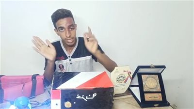 لكل ذي عاهة جبار.. أسيوطي من ذوي الاحتياجات الخاصة يبتكر خزينة تكشف السارق ودراجة بالتليفون | فيديو 