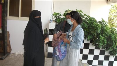 تفتيش طلاب الثانوية العامة بالعصا الإلكترونية قبل انطلاق ثاني أيام امتحانات الدور الثاني