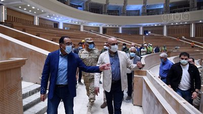 رئيس الوزراء يتفقد مبني البرلمان وساحة الشعب بالعاصمة الإدارية