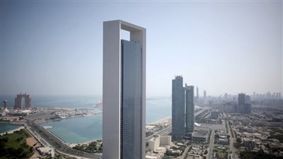 قرار مفاجئ من الإمارات بشأن العمل وإقامة الوافدين.. تعرف عليه