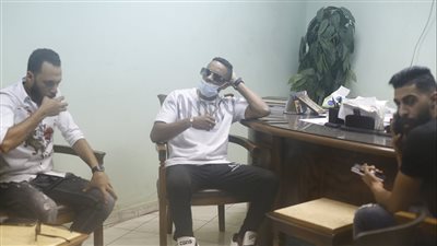 بكوب شاي.. حسن شاكوش في انتظار تحقيق نقابة الموسيقيين | فيديو