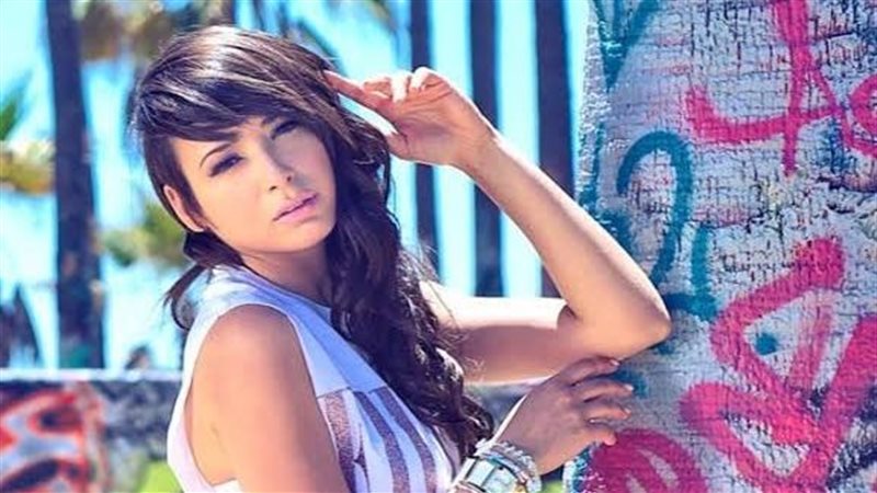 الفنانة ساندي 