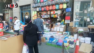 أسعار شنط المدارس في الفجالة.. وأصحاب المحال: ارتفعت 20%|فيديو