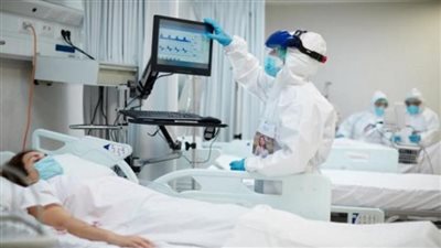 افتكرته عفريت.. مريضة تصاب بحالة رعب هستيرية بسبب ملابس ممرض | فيديو