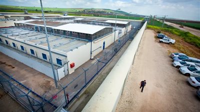 أول فيديو لعملية هروب الأسرى الفلسطينيين من السجن الإسرائيلي