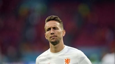 برشلونة يقدم لاعبه الجديد لوك دي يونج لوسائل الإعلام