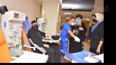  الأنبا بولا يصطحب الكهنة والآباء للتبرع ببلازما الدم بطنطا|صور