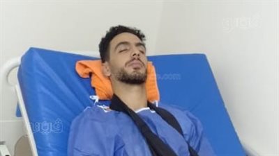 إجراء جراحة تثبيت الكتف لمهاجم بلدية المحلة | صور 