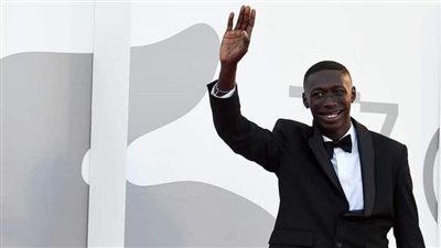 خابي لامي يخطف الأنظار بـ مهرجان فينيسيا السينمائي الدولي| صور