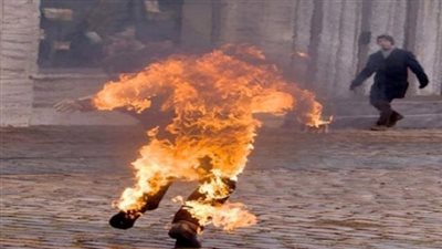 على طريقة البوعزيزي.. تونسي يضرم النيران في نفسه