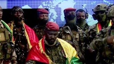 زعيم انقلاب غينيا يمنع وزراء الحكومة من مغادرة البلاد