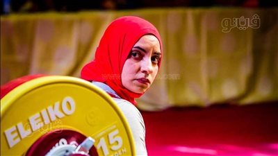 رحاب رضوان بطلة عالمية رغم المأساة.. حقنة بالخطأ تسببت في شلل لابنة الشرقية | فيديو