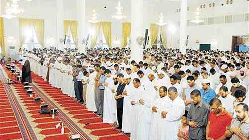 الرجال فى الصفوف