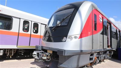 ننشر أول صور للقطارات المكهربة بعد وصولها مصر