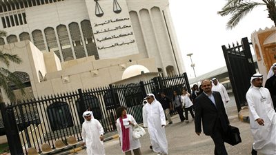 رفضت الزواج منه فأسقطها.. اعتقال أستاذ جامعي في الكويت بسبب طالبة 