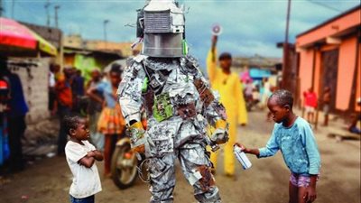 تحويل نفايات كينشاسا إلى ثياب مصنوعة