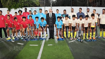 محافظ أسوان يشهد نهائي بطولة دوري حياة كريمة في خماسيات كرة القدم | صور