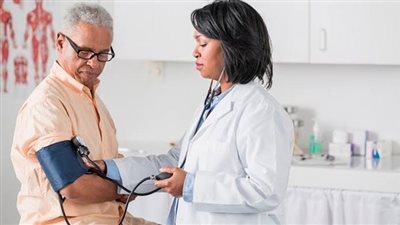 لمرضى الضغط.. 4 فوائد صحية لتناول الدواء قبل النوم