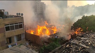 المباحث تستمع لأقوال شهود العيان بحريق مخازن الأخشاب بالشرابية