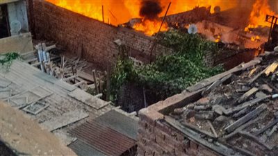 النيران وصلت عنان السماء.. اللقطات الأولى لحريق مخازن الأخشاب بالشرابية | فيديو