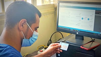 4170 طالبا بجامعة المنيا يتلقون لقاح كورونا في ثالث أيام التطعيم | صور 