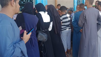 بدون الالتزام بالإجراءات الاحترازية.. تزاحم المواطنين على سجل مدنى دار السلام بسوهاج | صور 