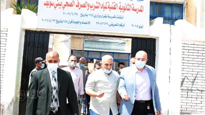 محافظ بني سويف يتفقد اختبارات المتقدمين لمدرسة المياه: نحتاج لعمالة مدربة