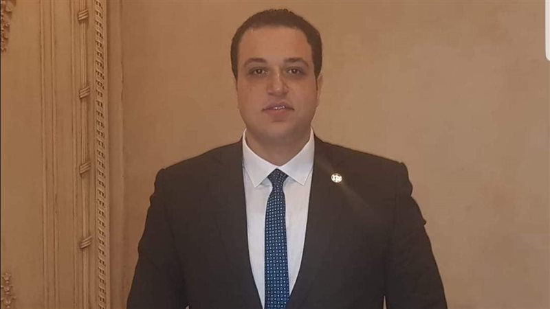 محامي سمكري البني