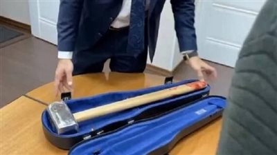 هدية مريبة من طباخ بوتين لبرلمان أوروبا.. وفيديو غريب يحير الغرب 