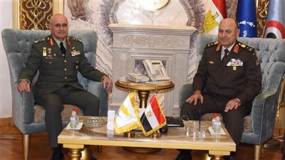 رئيس الأركان يلتقي قائد الحرس الوطني القبرصي