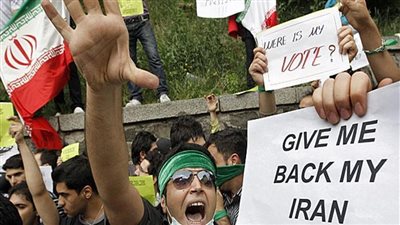 إيران على صفيح ساخن.. إعدامات جماعية وغضب شعبي يتصاعد.. التضخم والانهيار الاقتصادي والمواجهات الخارجية تهدد استقرارها.. واحتجاجات داخلية قد تطيح بالنظام