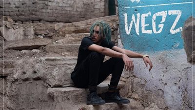 بلوزة حريمي.. انتقادات حادة لـ ويجز بسبب ملابسه