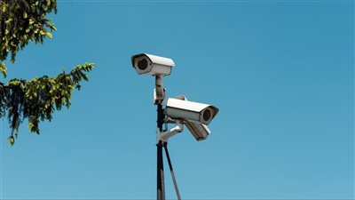 بريطانيا توقف استخدام كاميرات مراقبة صينية الصنع 