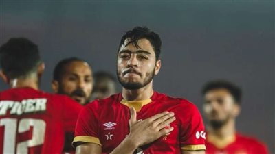 عروض مغرية تنهال على نجم الأهلي أكرم توفيق