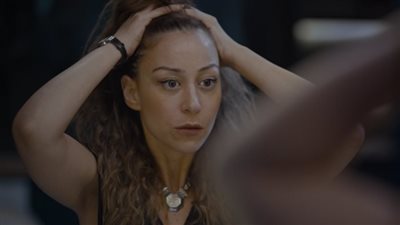 بعد القبض عليها بمطار القاهرة.. انهيار منة شلبي في البكاء 