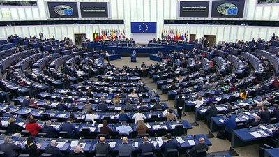 ينهار أمام أعيننا.. برلماني فرنسي يدعو إلى الانسحاب من التحالف الأمريكي