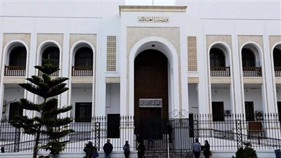 التحقيق مع سياسيين ووزراء وإعلاميين تونسيين بتهمة 