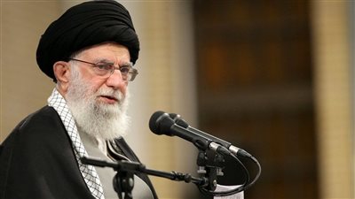 المرشد الأعلى الإيراني يتراجع أمام الاحتجاجات الشعبية المشتعلة بالبلاد 