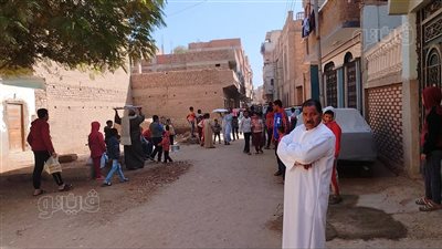 الغداء الجماعي.. طقس تتوارثه الأجيال بنجع حمادي.. يتشاركون الطعام ابتهاجا بانتهاء وباء الكوليرا|فيديو وصور