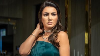 دينا فؤاد تتألق بإطلالة ملكية راقية.. وتواصل تصوير مسلسل 