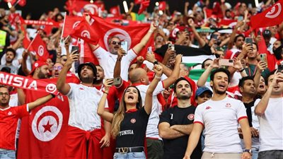 احتشاد الجماهير التونسية في استاد الجنوب قبل مواجهة نسور قرطاج مع أستراليا | فيديو 