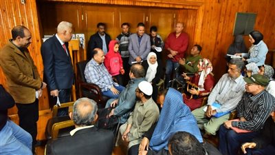 محافظ أسيوط: إلحاق ذوي الهمم بالدورات التدريبية والبرامج على الحرف اليدوية 