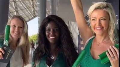 بالملابس الخضراء.. زوجة وعائلة رينارد يحضرون مباراة السعودية وبولندا|فيديو