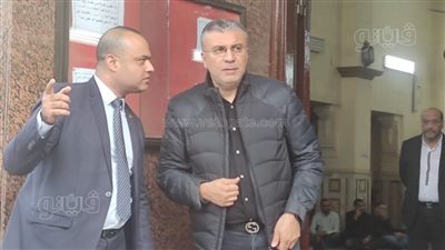 وصول جثمان وجيه الليثي إلى مسجد مصطفى محمود لأداء صلاة الجنازة | فيديو وصور 