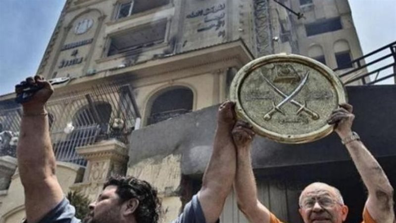 مقر الإخوان المحترق