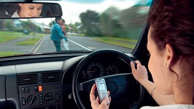 لماذا يجب تجاهل الهاتف المحمول أثناء قيادة السيارة؟ 