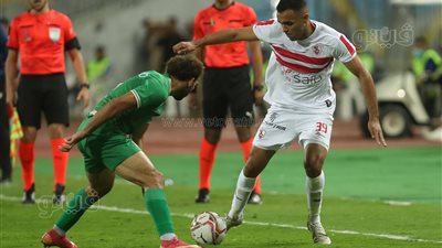 لاعبو الزمالك يهنئون نيمار بعد الفوز على المصري