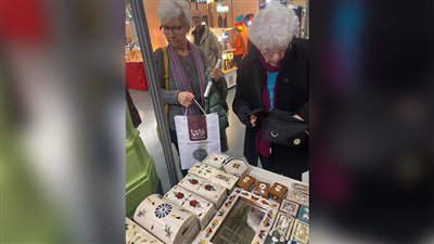 جهاز تنمية المشروعات ينقل أجواء معرض تراثنا إلى باريس |صور