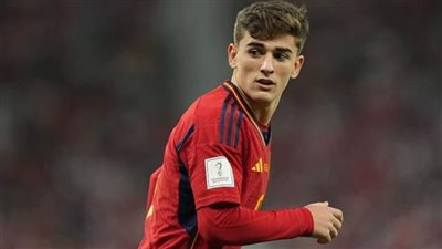 مدرب إسبانيا يمدح جافي قبل لقاء ألمانيا في كأس العالم 