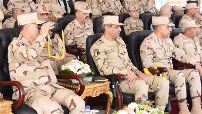 رئيس الأركان يشهد بيانًا عمليًا للتكتيكات الصغرى والمهارة في الميدان لإحدى وحدات المنطقة المركزية العسكرية